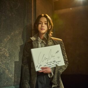Jang Do-yun Instagram - 두달 반이라는 시간이 꿈만 같았습니다.
슈만이라는 연극을 통해 많이 배우고 배우로써 단단해지는 계기가
된거같아요. 
먼저 슈만이라는 작품을 만들어주신 PH E&M 박병건대표님 UMI엔터테인먼트 이우미대표님 그리고 김장섭연출님 모든 슈만제작진,의상디자이너선생님,사진작가님,분장선생님 단니 한분한분 다 못적어서 안타깝지만 모든분들 너무 잘 챙겨주셔서 감사드리고, 
슈만역 박상민선생님 원기준선생님 윤서현선생님 클라라역 이일화선생님 재은누나 시현누나 브람스역 현상이형 성민이❤️ 
다시한번 많이 배우고 감사하다고 전하고싶습니다🙏🏻 
그리고 장브람스를 많이 사랑해주시고 보러와주신 팬분들 지인분들 덕분에 이렇게 잘마무리할수있게 되어서 정말 행복합니다!
마지막으로 슈만 극을 할수있게 도와주신 든든한 송마야 나의선생님
말로표현못해~~🫡
장브람스는 이렇게 끝이지만 12/3일까지 남은 #슈만 공연도 많이 사랑해주세요💙
안녕…슈만
안녕…클라라
안녕…브람스
