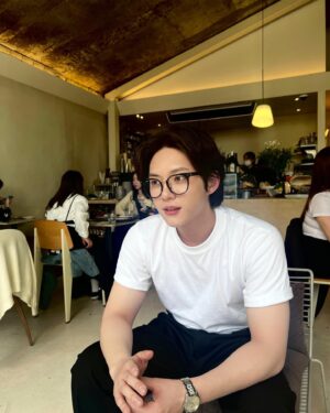 Jang Do-yun Instagram - 날씨가 다했다😋

#LINDAFARROW 
#LINDAFARROW_KOREA1970 
#MAISONOPTIQUE