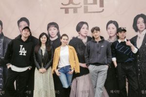Jang Do-yun Instagram - 두달 반이라는 시간이 꿈만 같았습니다.
슈만이라는 연극을 통해 많이 배우고 배우로써 단단해지는 계기가
된거같아요. 
먼저 슈만이라는 작품을 만들어주신 PH E&M 박병건대표님 UMI엔터테인먼트 이우미대표님 그리고 김장섭연출님 모든 슈만제작진,의상디자이너선생님,사진작가님,분장선생님 단니 한분한분 다 못적어서 안타깝지만 모든분들 너무 잘 챙겨주셔서 감사드리고, 
슈만역 박상민선생님 원기준선생님 윤서현선생님 클라라역 이일화선생님 재은누나 시현누나 브람스역 현상이형 성민이❤️ 
다시한번 많이 배우고 감사하다고 전하고싶습니다🙏🏻 
그리고 장브람스를 많이 사랑해주시고 보러와주신 팬분들 지인분들 덕분에 이렇게 잘마무리할수있게 되어서 정말 행복합니다!
마지막으로 슈만 극을 할수있게 도와주신 든든한 송마야 나의선생님
말로표현못해~~🫡
장브람스는 이렇게 끝이지만 12/3일까지 남은 #슈만 공연도 많이 사랑해주세요💙
안녕…슈만
안녕…클라라
안녕…브람스