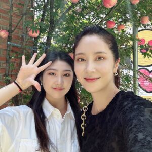 Jang Ga-hyun Instagram - #onbrix  @onbrix_  성수팝업