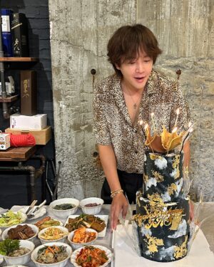 Jang Keun-suk Instagram - Happy birthday to me🥳🎉🎊🎁🎈🍾👯👯‍♀️👯‍♂️🪅20240804