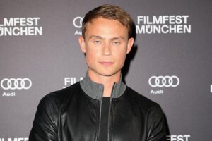 Janina Uhse Instagram - Kurz Schnappatmung bekommen wegen dieses 🔥-Casts bei der Premiere auf dem Filmfest München!

Spieleabend, ab 12. Juli, nur auf Netflix.