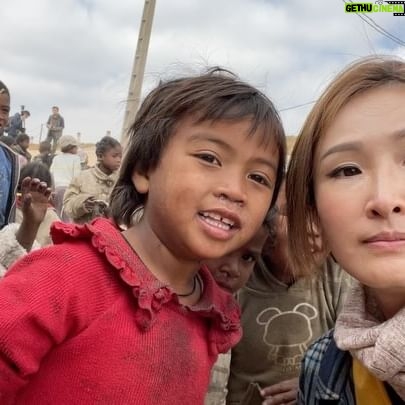 Janis Chan - 2K Likes - 呢站黎到非洲 - 馬達加斯加🇲🇬
第一次黎,呢度小朋友教我講咗句 「sala」
好似係「hello」咁解 😀
#無窮之路4
#用兩個月拍七個國家
#第六國
#非洲
#馬達加斯加
#madagascar