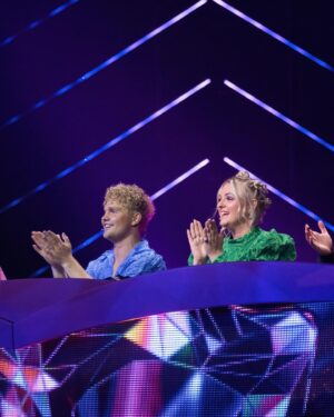 Janne Kataja Instagram - Se on lauantai ja jo 10. jakso @maskedsingersuomi luvassa illalla. Hauskaa!
Kuka on sulle vaikein arvattava hahmo jäljellä olevista? Kommentoi. 
Mulle kaikki 😂😂😂

Olen iloinen ja otettu, että saan leikkiä tätä peliä yhdessä @mariaveitola @benjaminpeltonen ja @jennipoikelus sekä @ileuusivuori kanssa.
Ps. Bongaatko jaksosta salavihjeen?
