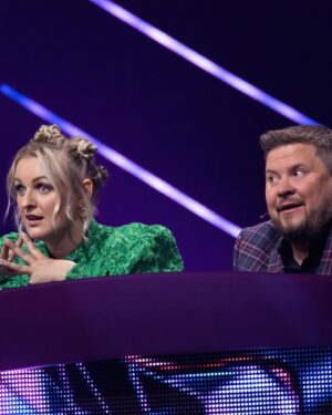 Janne Kataja Instagram - Se on lauantai ja jo 10. jakso @maskedsingersuomi luvassa illalla. Hauskaa!
Kuka on sulle vaikein arvattava hahmo jäljellä olevista? Kommentoi. 
Mulle kaikki 😂😂😂

Olen iloinen ja otettu, että saan leikkiä tätä peliä yhdessä @mariaveitola @benjaminpeltonen ja @jennipoikelus sekä @ileuusivuori kanssa.
Ps. Bongaatko jaksosta salavihjeen?