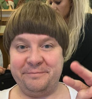 Janne Kataja Instagram - Arvaa keneksi tässä muuntaudutaan?