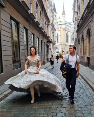 Jannik Schümann Instagram - it’s a wrap. bye Franz. 4 years. filled with love, trust and support. thanks to my partner in crime. cheers to us, @dominique_devenport 🤍