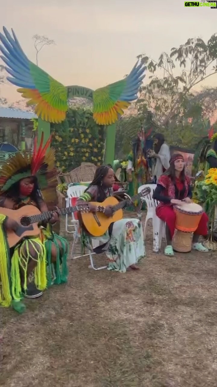 Jaque Khury - 22.5K Likes - Festa na aldeia e tive a honra de tocar com as brabas @shaya_hunikuin e @canta_txana