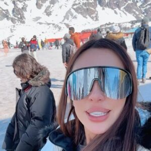 Jaque Khury Instagram - Sonho realizado ! Finalmente conhecemos a neve ⛄️. O Chile é um país lindo demais! Cheio de belezas naturais. Tem neve, deserto, praia … amei esse país ❄️⛷️🇨🇱
#portillo #valenevado #lagunadelinca