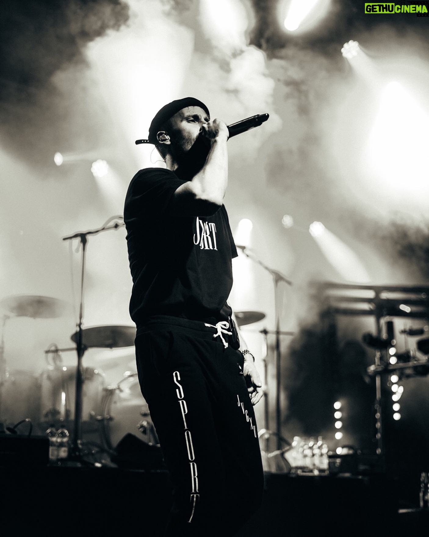 Jare Brand - 6.8K Likes - Viikonloppuna vedettiin vuoden vikat keikat. Kiitos niistä! Nyt joulun viettoon. Rauhaa! ❤️
📸: @mitroboahene