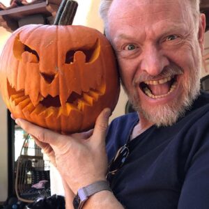 Jared Harris Instagram - HAPPY HALLOWEEN (My first pumpkin carving!) from your friends at #TeamHarris 🥰🎃