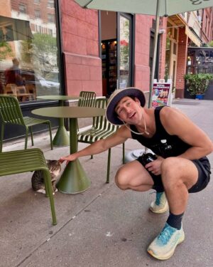 Jared Reinfeldt Instagram - remember to stop and pet the kitties 🥺

📸 @gradykeefe who loves cats if I love them 😉