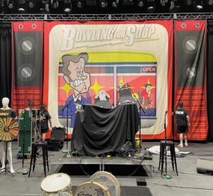 Jaret Reddick Instagram - Finally got to set up our full banner! Isn’t it something?!? 
Bands : if you need banners - @prettygoodbranding