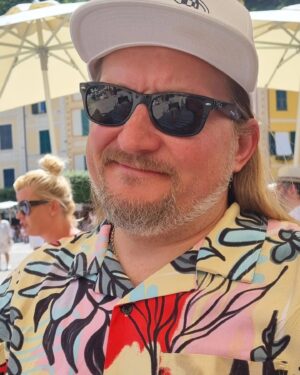 Jarppi Leppälä Instagram - How do you recognize a tourist? Look in the mirror! 😂