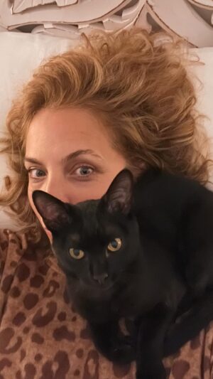 Jasmine Harman Instagram - How it started Vs How it’s going… watch until the end to see how these two are getting on now! 
When we rescued a kitten in December, we had no idea how little Hazel would fit in with our dog. But, with a lot of hard work and patience, Astro has won her over with his calm and kind nature! #Sweetbutpsycho #howitstartedvshowitsgoing #catsofinstagram #dogsofinstagram