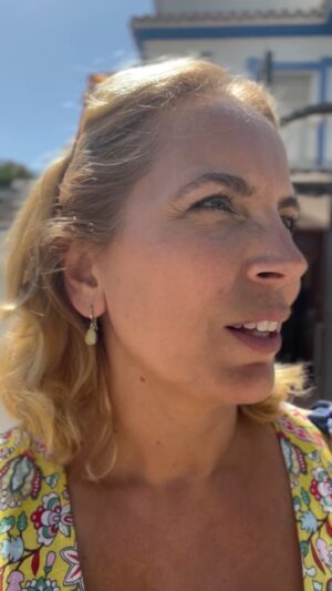 Jasmine Harman Instagram - After 20 years of house hunting on A Place the Sun, I thought I’d seen it all! But this place has genuinely surprised me! 

Have a guess why?? 
Can’t wait to fill you in!! 😊🤪

#aplaceinthesun
