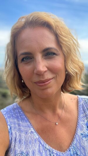 Jasmine Harman Instagram - What an inspirational couple I’ve been house-hunting with this week! After losing their daughter to cancer, they’ve decided to make the most of life and fulfil their dream of moving to Spain. 

It really hit home to me. We must make every day count. xxxx 🥹❤️

#cherisheverymoment 
@aplaceinthesunofficial