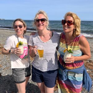 Jasmine Harman Instagram - One of the best things about living is spain… when people you love come to visit! (And drinking cocktails on the beach!) 🍹 #livingthedream #friends #spain @greggers_kate @lulufrankie39
