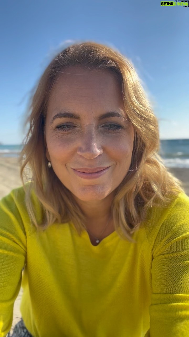 Jasmine Harman - 17.9K Likes - It’s been a roller coaster of a week! Full of highs and lows, but no matter the obstacles we face trying to reach our dreams, and whether we take a direct route or a more meandering path, as long as we keep taking one step after another, there is no limit to what we can achieve. Don’t put off until tomorrow what you can do today. Sending lots of love to all xxx
#dreamscometrue
@aplaceinthesunofficial