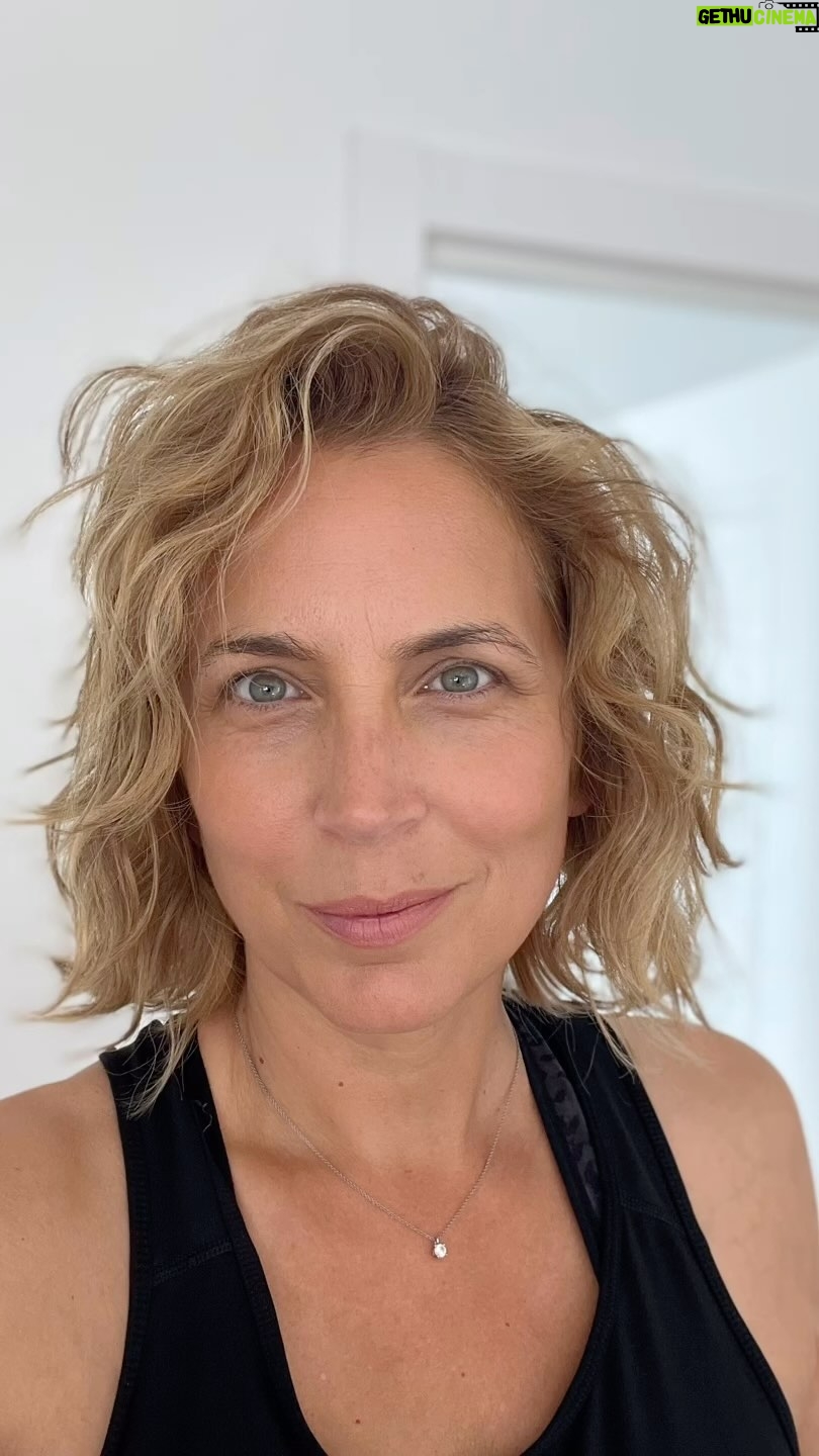 Jasmine Harman - 12.7K Likes - Trying to embrace my natural hair texture and reduce damage from heat styling… all good until I step outside! 🌬️
Then I look like I’ve been dragged through a hedge backwards!!! 🫣
Should I wear my hair like this when filming?
#naturalhair #wavyhair #windswept #naturalmakeup #windy #nofilter #fortyeight
@thecuttingroomestepona