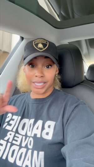 Jasmine Luv Instagram - IYKYK 🤷🏽‍♀️😉 

Hair @braidrianna 

#mediumbohobraids #bohobraids #blondebohobraids #knotlessbraids #vacationbraids #goddessbraids