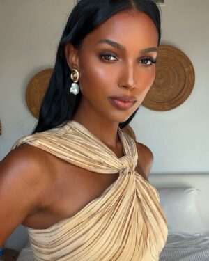Jasmine Tookes Instagram - Hi Mykonos! 🇬🇷