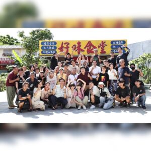 Jason Hsu Instagram - “🚂火車來去”殺青了🍾
好熱好熱的四個半月終於結束了
很喜歡拍戲但是又很受不了全身流一堆汗又要一直換衣服
尤其還要穿冬裝真的是@**^%#^*%
但好險…有你們的陪伴
雖然彼此的陪伴沒有辦法讓天氣變涼
但是可以讓心情變好
每天一起研究劇本一邊垃圾話
一起探索飯店附近的美食
拍戲空檔大家都在研究怎麼讓自己降溫
分享自己在網購的各種電扇
開心的四個月
謝謝幕前幕後大家的照顧
之前是期待殺青
現在是期待播出了

#火車來去 #殺青 #真的很熱 #熱到內褲都濕了