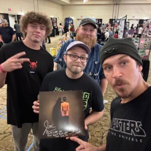 Jason Mewes Instagram - Thank you Tennessee for a nootchtastic weekend at @smoky_mountain_fan_fest! First time signing a Kanye album, guys like us just don’t fall out of the sky ya know ;) I am the comic con commander snootch!

#jayandsilentbob