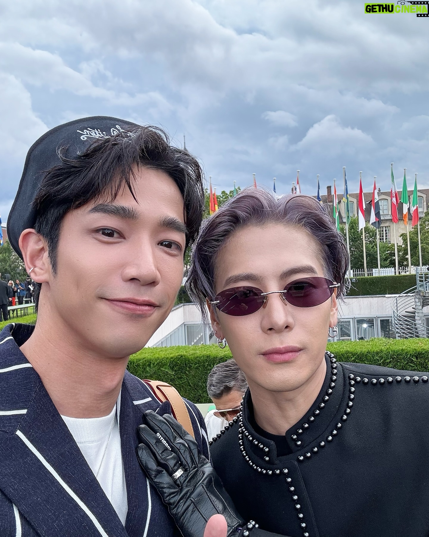 Jasper Liu - 113.8K Likes - Le Monde Est à Vous
世界是你的
The World is Yours
#LVMenSS25
#LouisVuitton
@louisvuitton
@pharrell