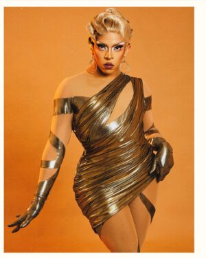 Jax Instagram - Alien goddess.
Happy Black history month, i wanted to kick off with an homage of one of my favorite style inspirations @willowsmith , a fierce reminder that being alternative and black are not separate.

👗 : @blackandwhitestriped 
💇🏽‍♀️ : @hair_by_koji_ichikawa 
📸: @fernandopalafox