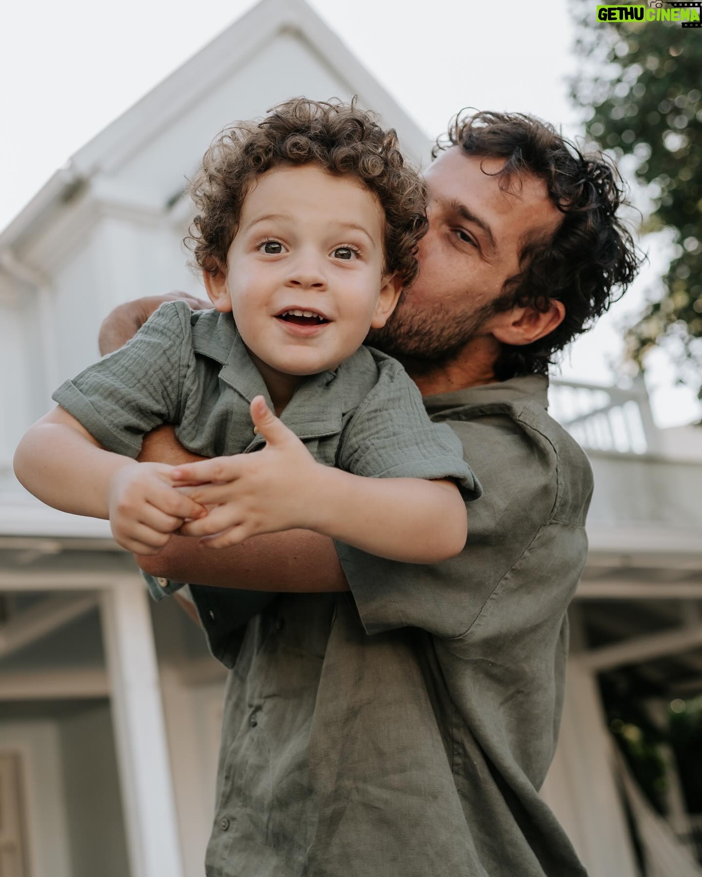 Jayme Matarazzo - 10.5K Likes - Meu príncipe 👑
Por motivos de estar juntos, o post de dia dos pais veio atrasado esse ano. E por esse motivo, vai um post pra cada filho. Te amo meu amor. Que orgulho ser seu pai !!! Meu lindo !! 🩵💛
📸: @babuskafotografia