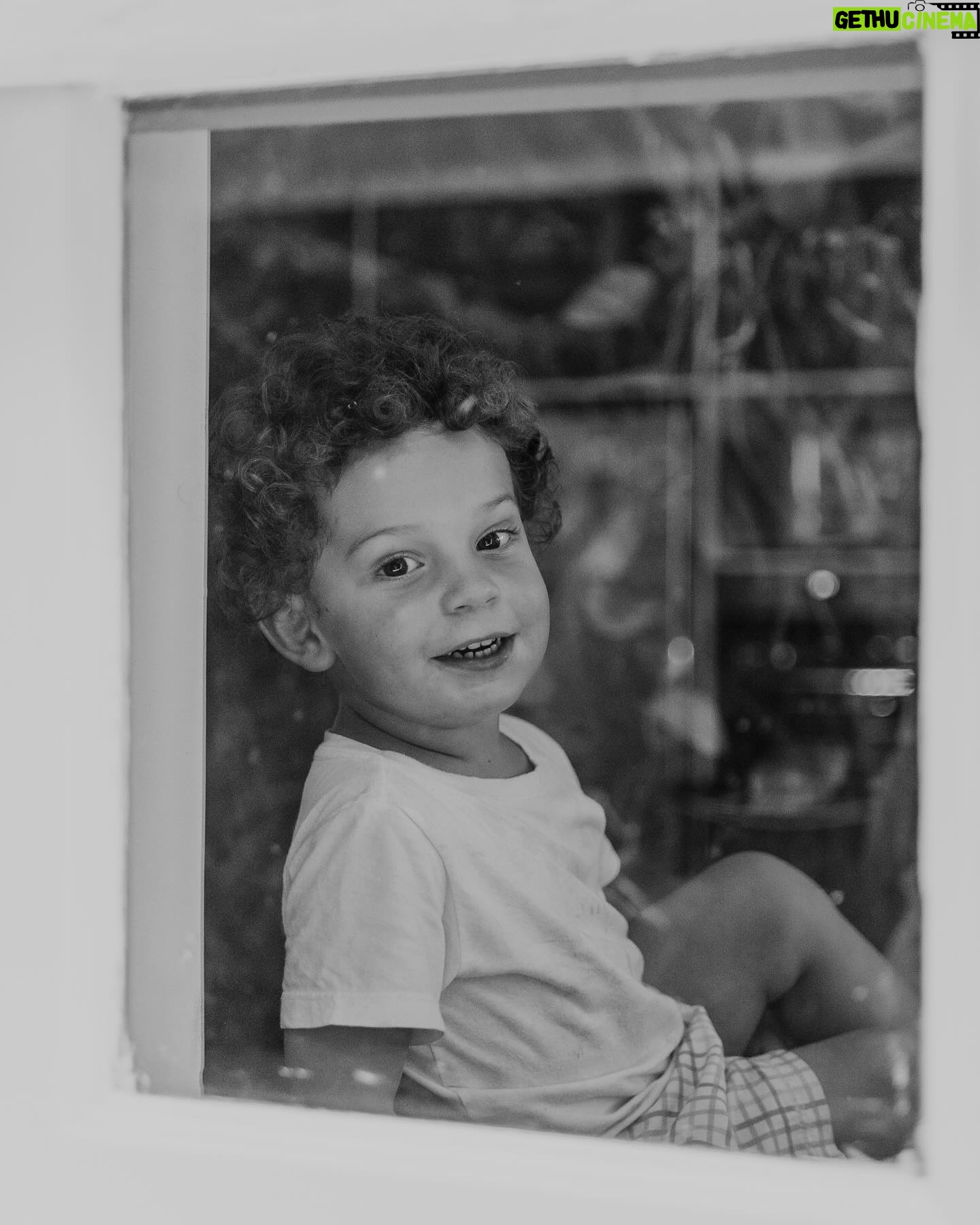 Jayme Matarazzo - 10.5K Likes - Meu príncipe 👑
Por motivos de estar juntos, o post de dia dos pais veio atrasado esse ano. E por esse motivo, vai um post pra cada filho. Te amo meu amor. Que orgulho ser seu pai !!! Meu lindo !! 🩵💛
📸: @babuskafotografia