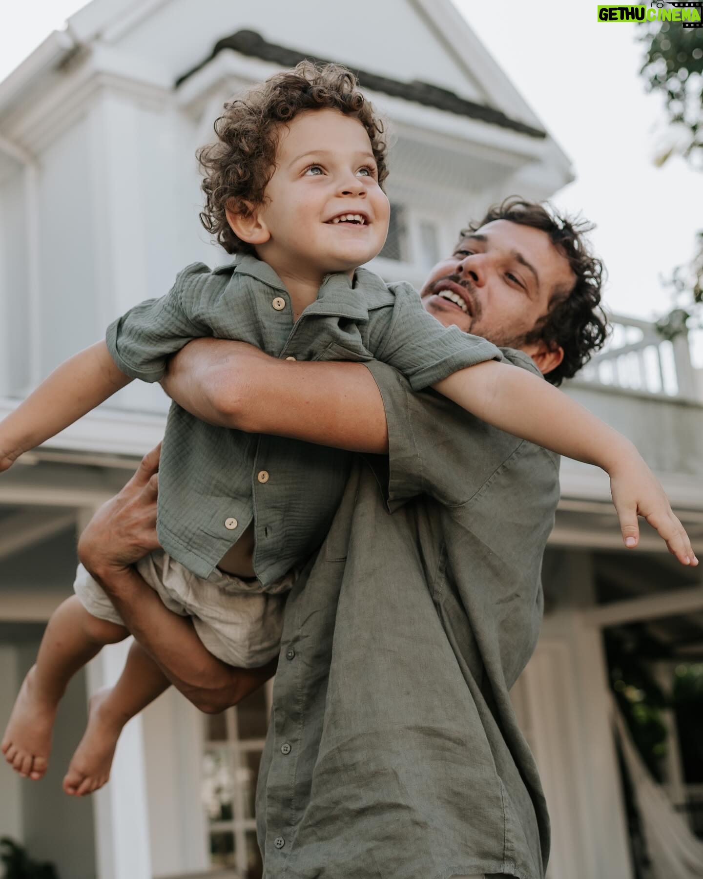 Jayme Matarazzo - 10.5K Likes - Meu príncipe 👑
Por motivos de estar juntos, o post de dia dos pais veio atrasado esse ano. E por esse motivo, vai um post pra cada filho. Te amo meu amor. Que orgulho ser seu pai !!! Meu lindo !! 🩵💛
📸: @babuskafotografia