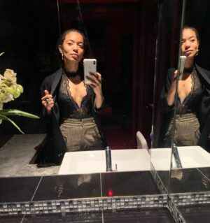 Jaz Sinclair Instagram - Can’t wait to have an excuse to dress up and leave ma damn house.... in the meantime I’ll be tuning everyone out while getting lost in the magical world of this amazing book 🧙🏾‍♀️