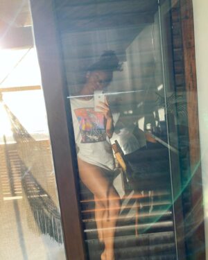 Jaz Sinclair Instagram - Daydreaming of tropical adventures... so I can wear the same tshirt I wear every other day, but near a beach ☁️🏝☁️
