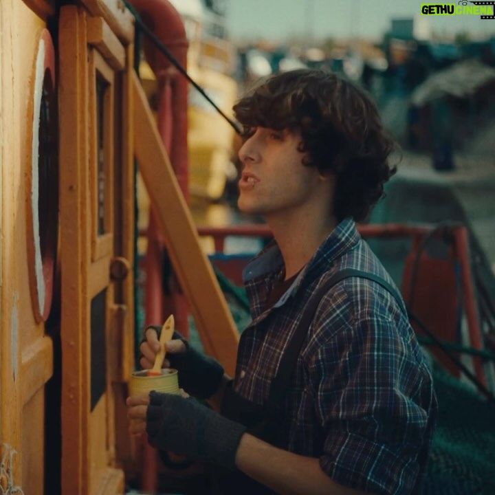 Jaze - 15.6K Likes - desembarca "mil procedimientos", y con esto una inmensa liberacion ✨
track que sigue adelantando mi tercer disco, ese que vengo preparando hace tanto para ustedes🪵🔨
pueden encontrar el video completo en mi canal de youtube, y escuchar el tema completo en todas las plataformas, ya esta disponible en to2 la2 ⛴️
gracias ! un abrazo grande
video a cargo de @4bismo con @sebalynch_ en la dirección y @alejocastro21 @dgexperiencecom en la producción haciendolo posible 🪄
producción musical con mis hermanos @nicolasbtesh @diegomema
mix a cargo de @ezequielkronenberg
y el mastering @holzmasters