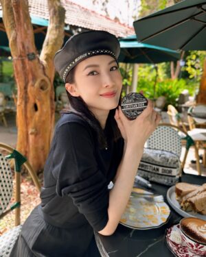Jeanette Aw Instagram - An ode to the city of love with this chic Plan de Paris Collection. 

Shop the Plan de Paris Collection at all @diorbeauty Boutiques and Counters, and on the Dior Beauty Online Boutique.

@dior #dior #DiorLook #DiorMakeup