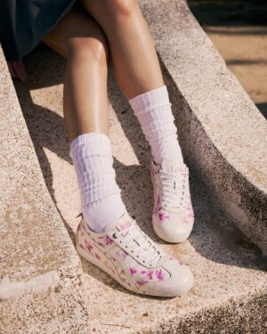 Jeanette Aw Instagram - Reminiscing about playground fun and hanging on monkey bars at school, back when fun didn‘t need gadgets.

A sole mate for life’s adventures - these MEXICO 66 SD sneakers featuring a special orchid print, made exclusively for Singapore, are available for a limited time!

@OnitsukaTigerOfficial @OnitsukaTigerSG
#OnitsukaTigerSG #OnitsukaTiger #MEXICO66SD