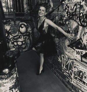 Jeanette Biedermann Instagram - #🩶🖤 Happy Weekend! Was macht ihr Schönes! Hier in Berlin soll es ordentlich gewittern und regnen… Ich freu mich so für die Natur, ganz viel Regen! #🌳 

#jeanettebiedermann #musik