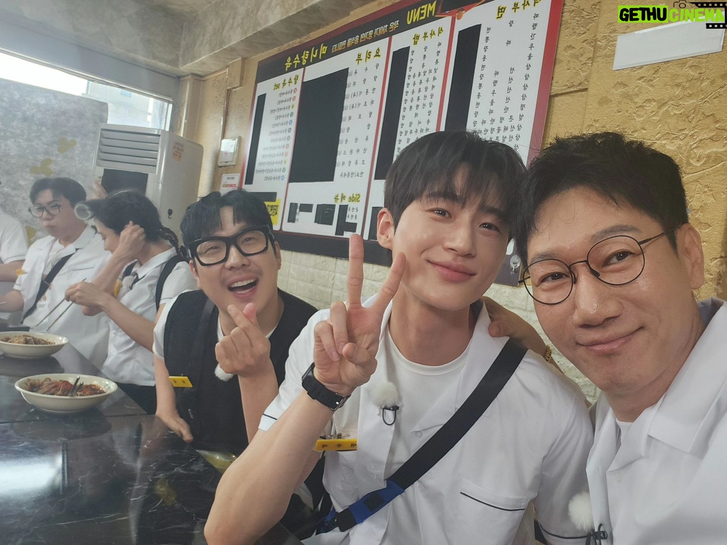 Jee Seok-jin - 297.8K Likes - 런닝맨 촬영중에 #하하 #변우석 #송지효#양세찬 #런닝맨