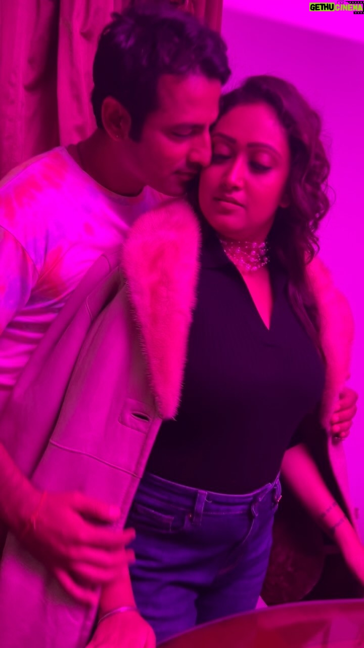 Jeet Raidutt - 390 Likes - Yes we are actors and we get paid for what you believe after watching us on screen This is who we are and this is how we work ššš
.
.
.
#jayapandey #jayapandey_fanclub #actorlife #shooting