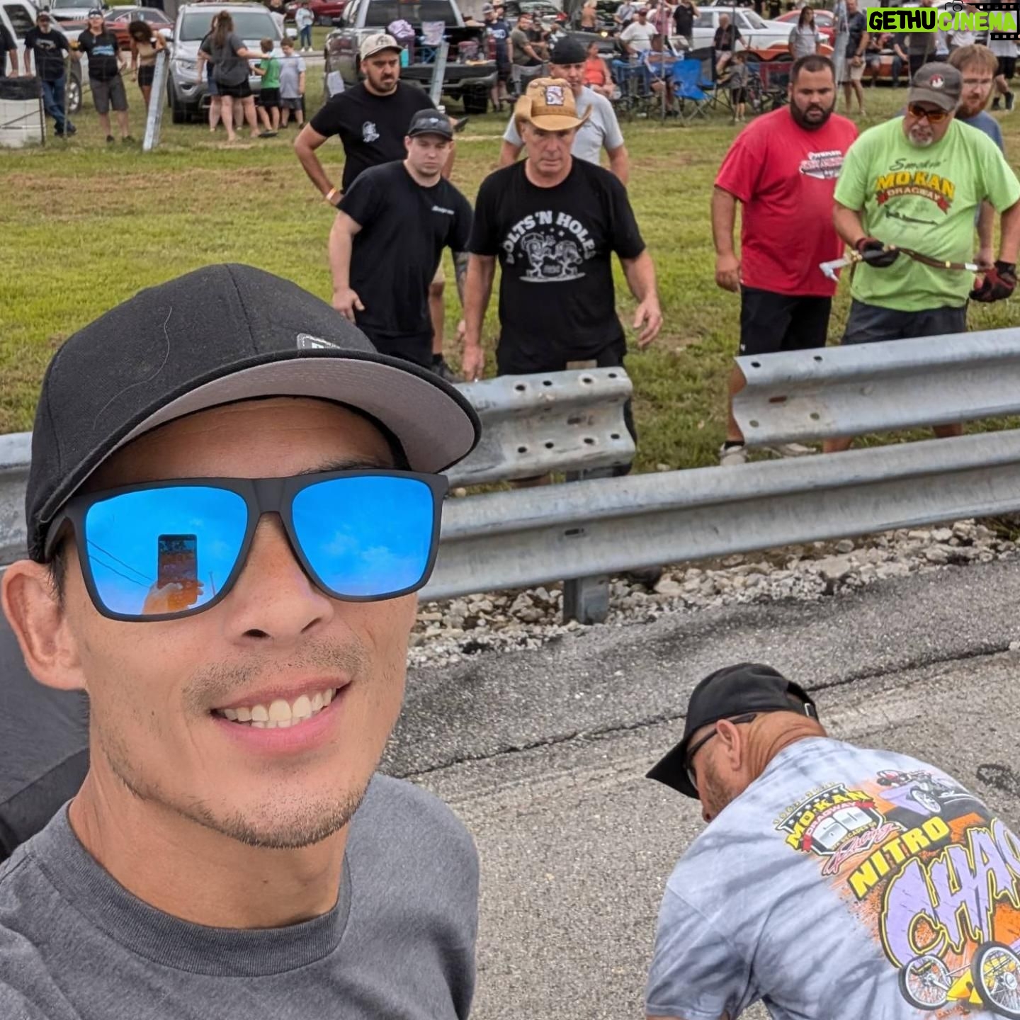 Jeff Bonnett - 1.4K Likes - Farntruck didn't break it this time, but he gonna help fix it š I'm sure it's not uncommon, but I've never seen race fans jump out of their seats to help the track officials repair a guardrail after a wreck. Truly inspirational and restored my faith for this culture šŖ