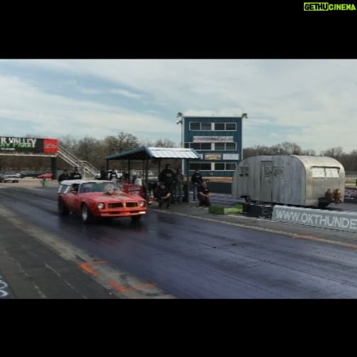 Jeff Bonnett - 1.5K Likes - Farmbird vs Camper Van. I was rowing gears but clipped him at the very end š #streetoutlaws #farmtruckandazn #farmbird #fna