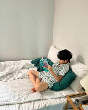 Jegal Eun-yu Instagram - #협찬 @sigongjr 

모닝 책읽기📖📕
독서로 시작하는 주말 아침
옆에서 떠드는 선우는 신경도 안쓰고 집중집중
푹 빠져서 읽고있어요

<방과 후 미스터리 클럽>은 일본 아동 베 스트셀러로 아마존재팬에서 1~3위 순위 에 올랐으며
일본 전국 학교 도서관 협의회에서 선정될 만큼 큰 사랑을 받고 있는 초등학교 저-중 학년 탐정 시리즈라서 그런지
읽고있는 은유의 집중력이 엄청습니다
독서왕이 되기를📚

#독서 #책읽기 #방과후미스터리클럽 #시공주니어 #주말아침 #일상 
#초등도서 #도서추천