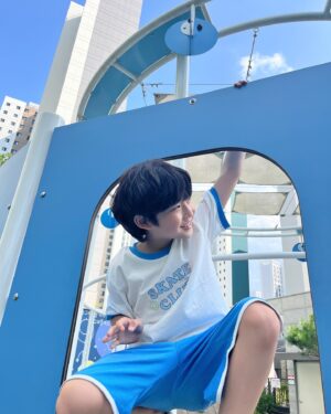 Jegal Eun-yu Instagram - #협찬 @topten10kids_official 
놀이터가 제일 신나능 10짤 어린이💙

🩵💙
테마 Y2K 립배색 레터링 티셔츠
테마 Y2K 립배색 레터링 링거4부 니트쇼츠 

은유 134cm 26kg 140

@topten10kids_official

#TOPTEN1OKIDS #TOPTENKIDS
#탑텐키즈 #탑텐키즈서포터즈 #키즈반팔티 #키즈반바지 #키즈여름셋업 #썸머룩 #놀이터 #초딩 #10살 #아들 
#키즈모델 #남아모델 #주니어모델