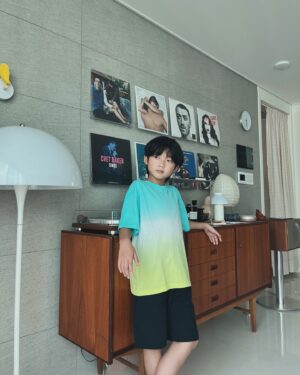 Jegal Eun-yu Instagram - #협찬
바캉스 가고싶어지는 옷~
곧 방학이다 조만간 떠나자!!!🌴🌴

은유랑 같이 떠나실분~🙌🏻

@topten10kids_official

#TOPTEN1OKIDS #TOPTENKIDS
#탑텐키즈 #탑텐키즈서포터즈 #키즈반팔티 #키즈반바지 #키즈여름셋업 #썸머룩 #놀이터 #초딩 #10살 #아들 
#키즈모델 #남아모델 #주니어모델 #미소천사 #키즈여름코디 #키즈스타일링