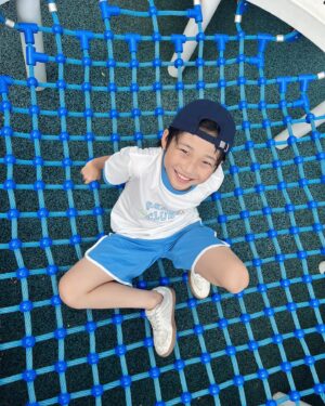 Jegal Eun-yu Instagram - #협찬 @topten10kids_official 
놀이터가 제일 신나능 10짤 어린이💙

🩵💙
테마 Y2K 립배색 레터링 티셔츠
테마 Y2K 립배색 레터링 링거4부 니트쇼츠 

은유 134cm 26kg 140

@topten10kids_official

#TOPTEN1OKIDS #TOPTENKIDS
#탑텐키즈 #탑텐키즈서포터즈 #키즈반팔티 #키즈반바지 #키즈여름셋업 #썸머룩 #놀이터 #초딩 #10살 #아들 
#키즈모델 #남아모델 #주니어모델