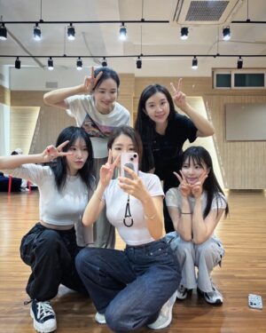 Jei Instagram - 우리끼리 꽁냥꽁냥
#피에스타 #완전체 #안무연습