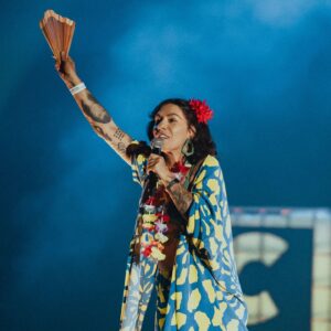 Jel Instagram - O 1o dia no Palco Comédia do @nos_alive foi um carrossel de gerações e de gargalhadas com a habitual casa cheia de carinho e sorrisos lindos.
Hoje há mais e o Tio de vocêses vai fazer Stand-Up Comedy por volta das 21h. Até já no melhor Festival.
@mr_filadagodaaa @beatrizgosta @carlosmachadovidal @ruixarainsta @sousacpedro @eduardo.f.marques @mariana__rosaria @acatmoreira