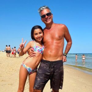 Jel Instagram - Dias quentes e perfeitos a navegar gaivotas, a garimpar búzios e conchas do paleolítico, a cavalgar tsunamis imaginários, a saborear bolinhas algarvias com nome de cidade alemã e ao fim do dia adoçar a boca com gelado artesanal sarapintado de  beijos de boa noite e até amanhã no sitio do costume.
#férias